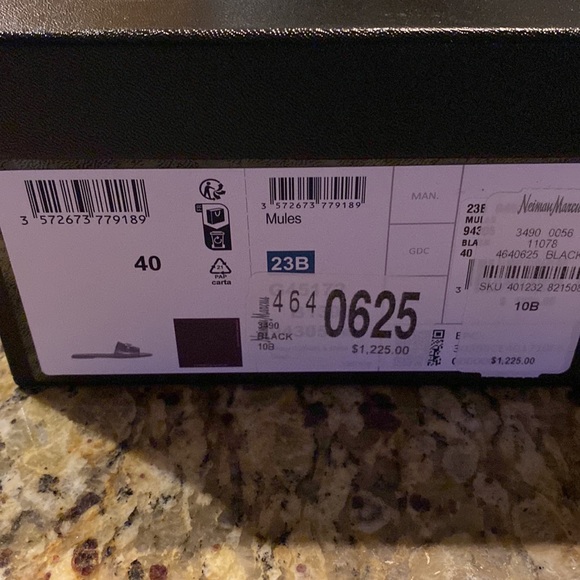 Brand new only worn once bought from store comes with receipt and box classic - Picture 2 of 6